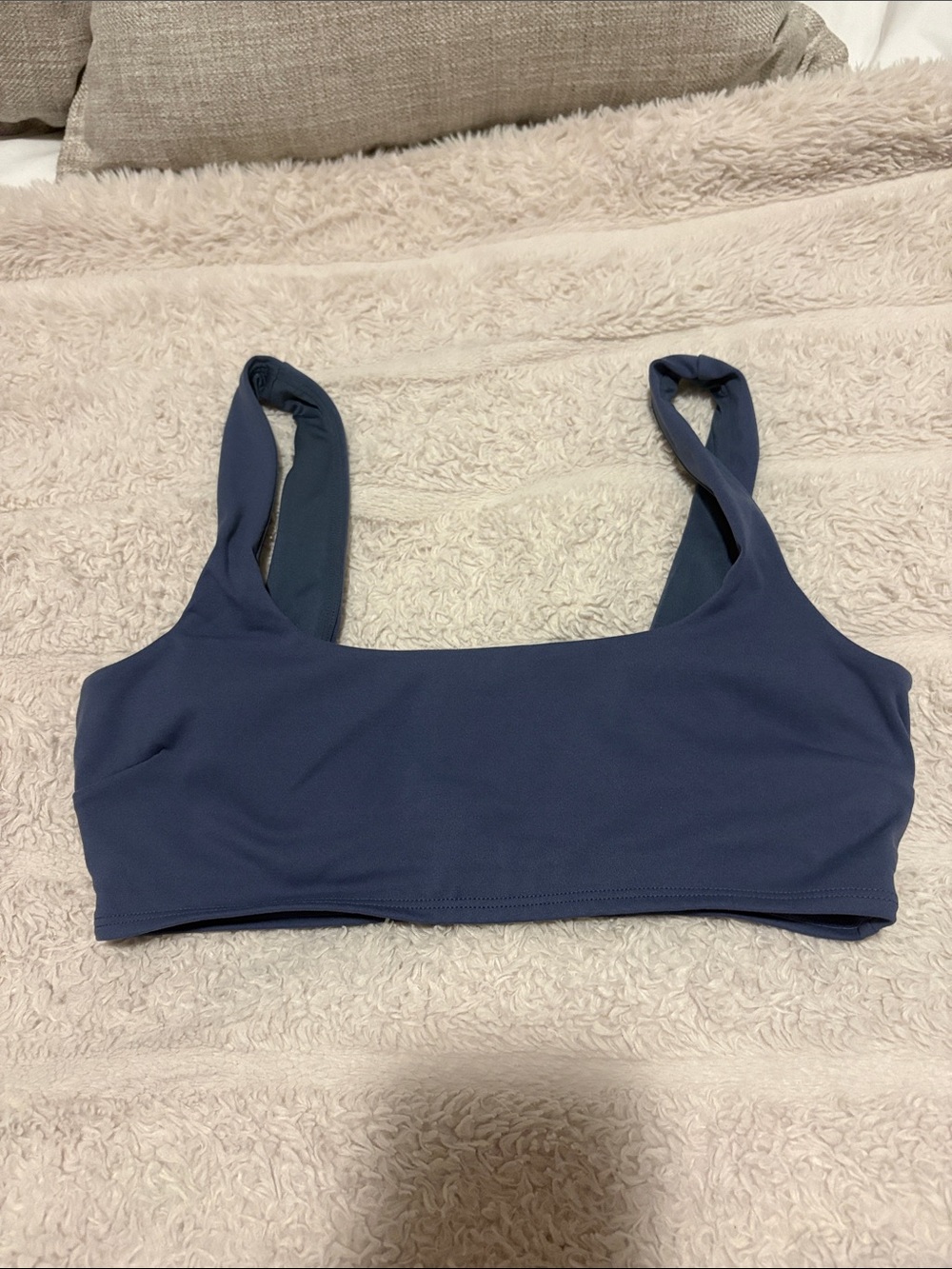 Alo softsculpt bra in size medium blue
